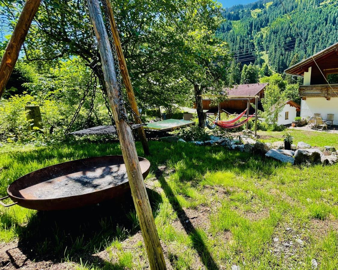 Backyard Mountain Hostel Mayrhofen Exterior foto